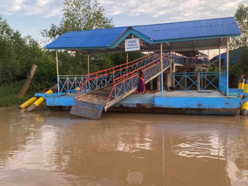 Kondisi Tiang Halte Sungai  di Teluk Kempas Desa Kempas Jaya Kecamatan Senyerang. FOTO : Ist 