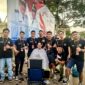 Barbershop Tungkal Community Foto bersama Syufrayogi Syaiful usai pangkas rambut di Cukur Amal bayar seikhlasnya, Minggu (18/6/23). FOTO : Dok BTC 