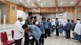 Para CJH Kloter Tambahan sebelum keberangkatan menuju Jambi. FOTO : Ist 