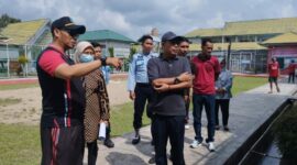 Kasi Binadik dan Giatja Ali Sodikin dampingi Hakim Dewi Aisyah dan rombongan saat giat Wasmat, Jum'at (23/6/23). FOTO : Humas Lapas 