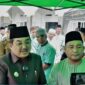 Bupati Tanjung Jabung Barat Drs H Anwar Sadat, M. Ag ditemui awak media usai peresmian Masjid Hj Masna. FOTO : Ist 