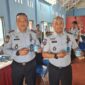 Kalapas Kuala Tungkal I Gusti Lanang ACP didampingi Kasi Binadik dan Giatja Ali Sodikin menunjukkan Sampel Urine usai di Tes, Rabu (28/6/23). FOTO : Humas 