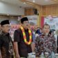 Bupati Tanjab Barat H Anwar Sadat didampingi Ibnu Hajar dari BGP, H Suhatmeri Komisi I DPRD, Sekda H. Agus Sanusi dan Kepala Dinas Pendidikan Dahlan. FOTO : Prokopim