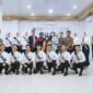 14 Finalis Bujang dan Gadis Tanjab Barat foto bersama Dewan Juri. FOTO : Ist