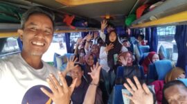 Riano Jayawardhana Nst bersama Bacaleg dan Pengurus DPD Partai NasDem Tanjab Barat saat melakukan perjalanan menuju Jakarta, Sabtu (15/7/23). FOTO : Dok Partai NasDem 