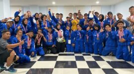 Ketua Podsi Tanjab Barat Ikmal Mardiansyah foto bersama Atlet. FOTO : Dok. Podsi 