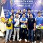 Ketua POBSI Tanjab Barat Rendra Monti bersama Atlet dan Official usai menerima Mendali. FOTO : Ist 
