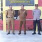 (Tengah) Kepala Bapenda Tanjab Barat Sugianto, SE, bersama Drs Encep Jarkasih dan IPDA Wahono saat sosialisasi pencegahan Pungli, Selasa (25/7/23). FOTO : Ist
