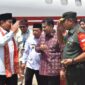 Danrem 042/Gapu Brigjen TNI Supriono sambut Menhan H Prabowo Subianto, Rabu (26/7/23). FOTO : Penrem 042/Gapu