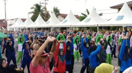 Dok. Senam Bersama DWP Provinsi Jambi dan DWP Tanjab Barat Semarak. [FOTO : Angah LT]