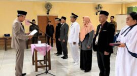 Sekda H. Agus Sanusi Saat Pimpin Upacara Pelantikan di BKPSDM, Senin, (31/7/23). FOTO : LT