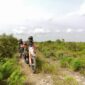 Gunakan Motor Trail, Danrem 042/Gapu Brigjen TNI Supriono, S.IP., M.M., Selaku Plh Dansatgas Karhutla Provinsi Jambi memimpin langsung Patroli, Senin (14/8/24). FOTO : Penrem 042/Gapu