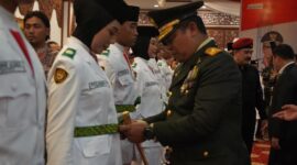 Danrem 042/Gapu Brigjen TNI Supriono Saat Berikan Ucapam Selamat Pengukuhan Paskibra Provinsi Jambi. FOTO : PENREM