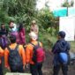 Tim SAR Basarnas Gabungan Melkukan Persiapan Evakuasi Pendaki Gunung Kerinci yang Alami Cedera Kaki. [FOTO : HMS BASARNAS]