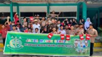 Jaksa Kejari Tanjab Barat foto bersama Guru dan Siswa SMPN 1 Kuala Tungkal. FOTO : Dok Kejari