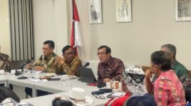 Mahfud MD dan Yasonna Laoly temui eks Mahasiswa Ikatan Dinas (MAHID) di Belanda, Minggu (27/08/2023). FOTO : Humas 