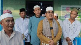 Bupati Tanjung Jabung Barat H Anwar Sadat didampingi Sekda H Agus Sanusi saat melaksanakan kegiatan safari subuh. FOTO : Prokopim 