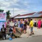 RT Bersama Karang Taruna dan Masyarakat Kampung Nelayan Pasang Spanduk Perang terhadap Narkoba. FOTO : Eko