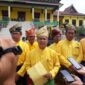 H Azwar didampingi Sekretaris dan Himpunan Keluarga Melayu Tanjab Barat. FOTO : LT 