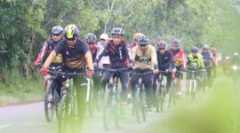 AKBP Padli, SH, SIK, MH bersepeda bersama jajaran rangkaian HUT ke-68 Lalu Lintas Tahun 2023, Jum'at (22/9/23). FOTO : Humas 