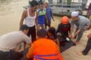 Evakuasi Ali & Sumiati Dua Korban Tenggelam di Sungai Batanghari oleh Tim SAR Gabungan. [FOTO : HMS BASARNAS JAMBI]