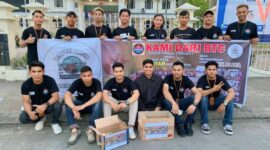 Komunitas Tukang Cukur Tungkal Foto bersama usai melaksanakan kegiatan cukur Amal. FOTO : Ist 