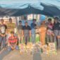 Bersama Penasehat H Dang, Ketua Sanggar Tuah Sekate Deni menyerahkan Bantuan Sembako ke Lurah Tungkal IV Kota H Mohammad Arif disaksikan pengurus Sanggar dan staf Kelurahan. FOTO : Dok/Sanggar