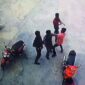 Korban saat dikeroyok 3 orang terekam CCTV Guest House HM Kuala Tungkal, Selasa (10/10/23). FOTO : Tangkapan Layar 