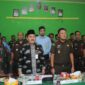 Kajari Marcelo Bellah bersama Asisten I Setda Tanjab Barat H Mulyadi dan Pihak Terkait lainnya saat mengikuti peresmian serentak RRJ sewilayah Kajati Jambi Via Zoom Metting, Kamis (19/10/23). FOTO : Dok/Kejari