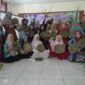 Hj Yenni Warni P. R bersama Peserta Dari Kecamatan Merlung, Muara Papalik, Renah Mendaluh dan Tungkal Ulu. FOTO : Ist 