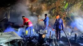Kebakaran di Bram Itam Jambi: Dua Rumah dan Satu Toko Hangus Dilalap Api. FOTO : Damkar Tjb