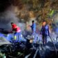 Kebakaran di Bram Itam Jambi: Dua Rumah dan Satu Toko Hangus Dilalap Api. FOTO : Damkar Tjb