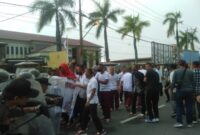Massa geruduk Mako Polres Tanjab Barat latihan sispam kota antisipasi gangguan Kamtibmas dan kontijensi menjelang pemilu 2024, Rabu (7/6/23). FOTO : LT 
