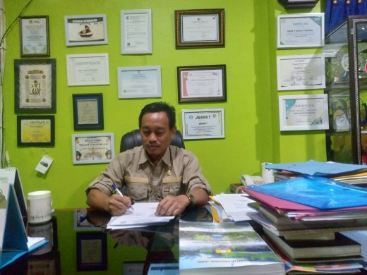 Kadiman, ST Kepala SMA Negeri 1 Tanjung Jabung Barat Provinsi Jambi. FOTO : LT 