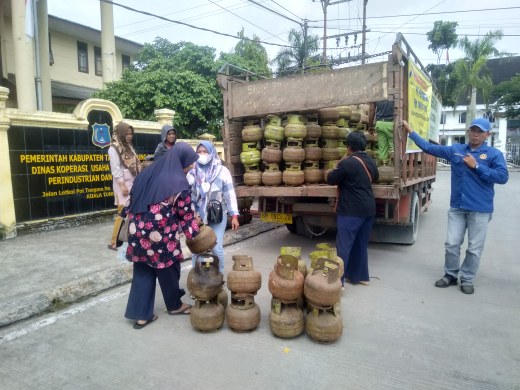 Kegiatan Operasi Pasar di Depan Kantor Koperindag Tanjung Jabung Barat, Provinsi Jambi, Senin (26/6/23). FOTO : LT 