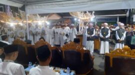 Peserta saat mengumandangkan Takbir saat mengikuti Pawai Takbiran Malam Idul Adha 1444 Hijriyah di Halaman Rumah Dinas Bupati, Rabu (28/6/23). FOTO : LT 