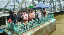 Bupati Tanjung Jabung Barat H Anwar Sadat saat Mancing bersama PJ Bupati Sarolangun Bachril Bakri dan Kadisparpora Saipullah serta Sekda Tanjab Barat H Agus Sanusi. FOTO : LT 