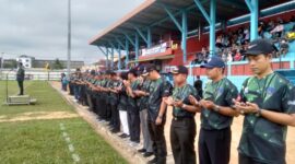 (Berdo'a) Camat saat menghadiri Pembukaan Bupati Cup 2023 di Stadion Bhakti Karya Kuala Tungkal. FOTO : LT