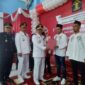 Bupati Tanjab Barat H Anwar Sadat didampingi Wakil Bupati H Hairan dan Kalapas I Gusti Lanang ACP saat menyerahkan SK Remisi Kepada WBP penerima Remisi Umum II, Kamis (17/8/23). FOTO : LT 