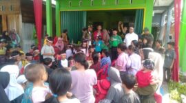 Erham, S. Ag bersama Caleg Kader dan Panitia Pelaksana serta Warga FOTO : LT 
