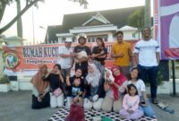 Komunitas RKT dan Dokter Hewan foto bersama Pecinta Kucing di Kuala Tungkal Tanjab Barat usai pengecekan kesehatan kucing, Sabtu (2/9/23). FOTO : LT 