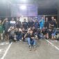 Bang Otoh Tim Sungai Saren Foto bersama Tim Papadaa'an B usai mengikuti Partai Perempat Final, Jum'at (8/9/23). FOTO : LT 