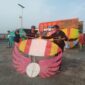 Anggota Layangan Mandala Club Desa Mandala Jaya saat bermain Layangan Hias di WFC Kuala Tungkal, Sabtu Sore (14/10/23). FOTO : LT
