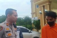 IPTU Deddy Wardana Gaos berbincang dengan Pelaku Terkait Pencurian. FOTO : Tangkapan Layar