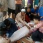 Warga Binaan Pemasyarakatan Lapas Kuala Tungkal saat mempraktikkan mengafani Jenazah, FOTO : Humas