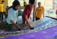 Perajin Batik Tanjab Barat Belajar Teknik Baru dalam membatik di Sembung Batik Kulonprogo Yogyakarta. FOTO : Ist
