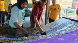 Perajin Batik Tanjab Barat Belajar Teknik Baru dalam membatik di Sembung Batik Kulonprogo Yogyakarta. FOTO : Ist