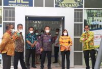 Kakanwil Kemenkumham  Jambi dan rombongan saat mengunjungi Unit Layanan Paspor Muaro Jambi, Jum'at (18/3/22). FOTO : Kanim Kuala Tungkal.