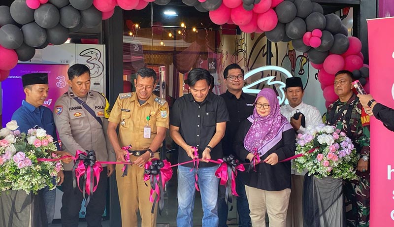Mantapnya Indosat Resmikan 3Store Baru di Kota Jambi dengan Konsep Lebih Modern dan Layanan Digital Terintegrasi. FOTO : HMS
