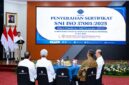Menteri Ketenagakerjaan Yassierli saat menyampaikan sambutan dalam acara Penyerahan Sertifikat SNI ISO 37001:2025 Sistem Manajemen Anti Penyuapan (SMAP) di lingkungan Kemnaker, Jakarta, Rabu (24/6/2026). (Foto: Biro Humas Kemnaker)